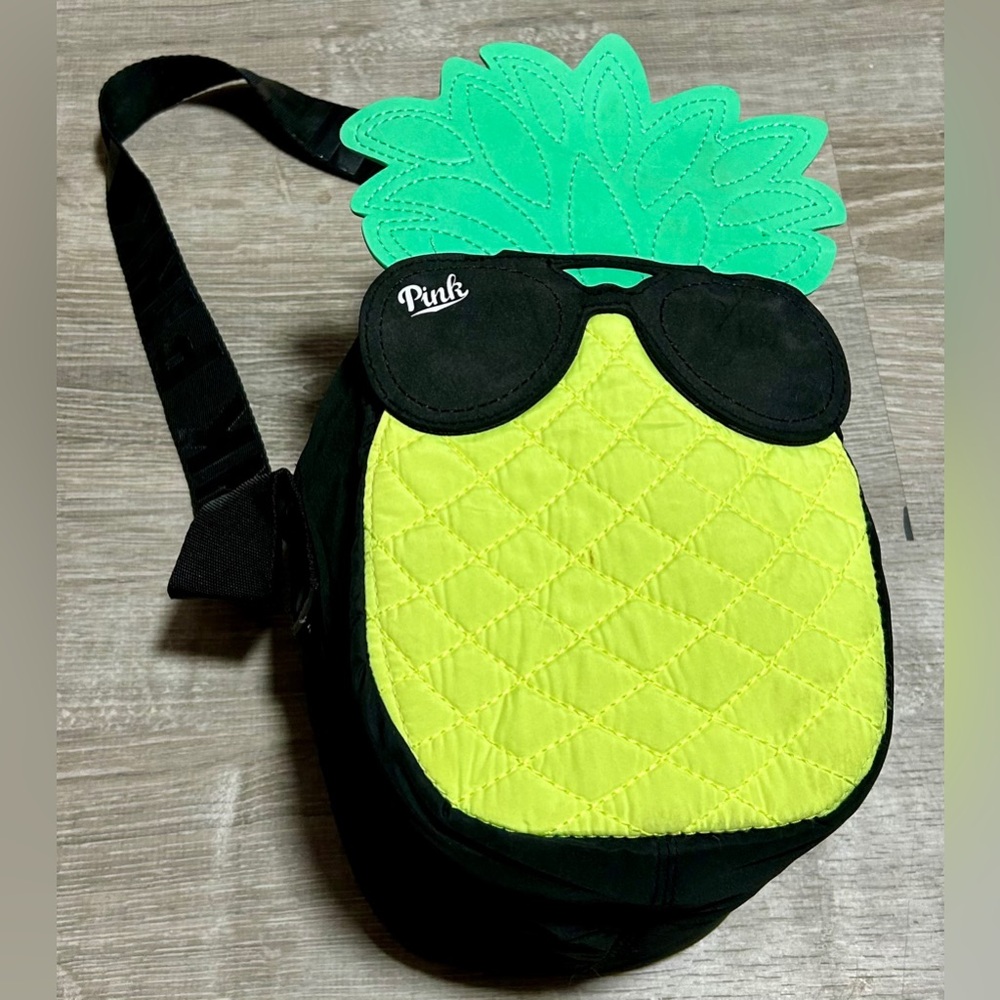 ❤️3/$15❤️VS PINK Pineapple Backpack with Sunglasses